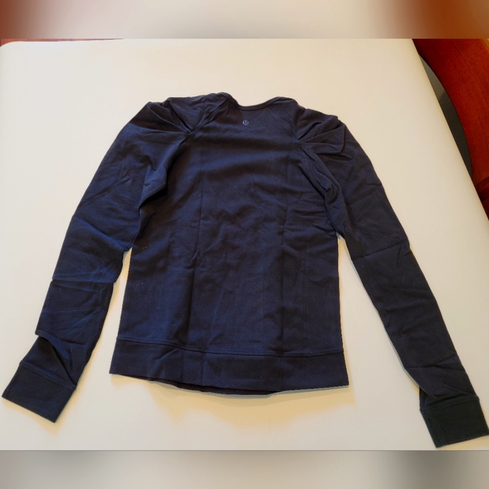 Black Lululemon fitted ruched shoulder long sleeve. Size 6.